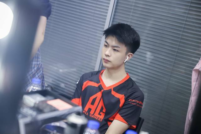 与反方向击 与反方向击